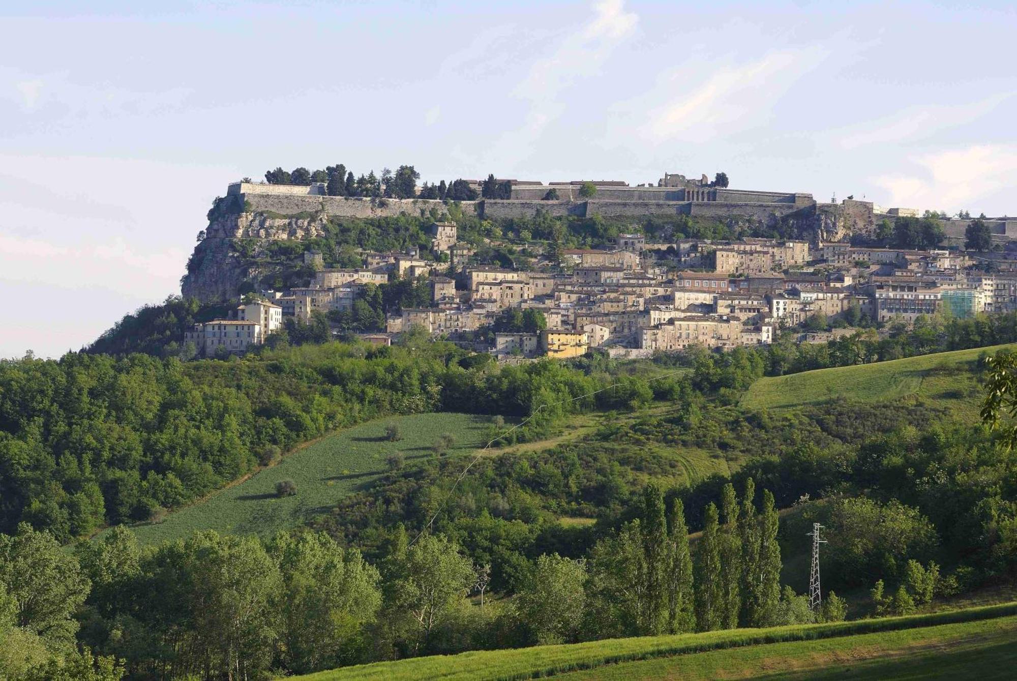 Готель Zunica Ospitalita Dal 1880 Civitella Del Tronto Екстер'єр фото